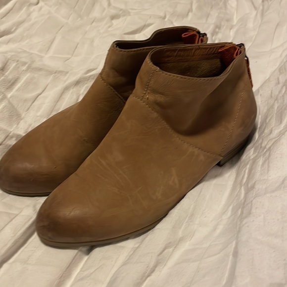 Women’s Aldo leather boots. Tan. Size 6.5 - Picture 3 of 5